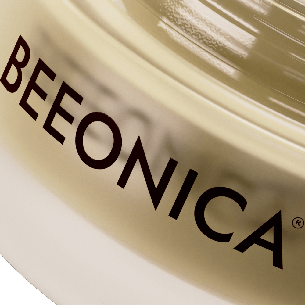 BEEONICA crema viso anti-età con veleno d'api - vatetto focus su Beeonica